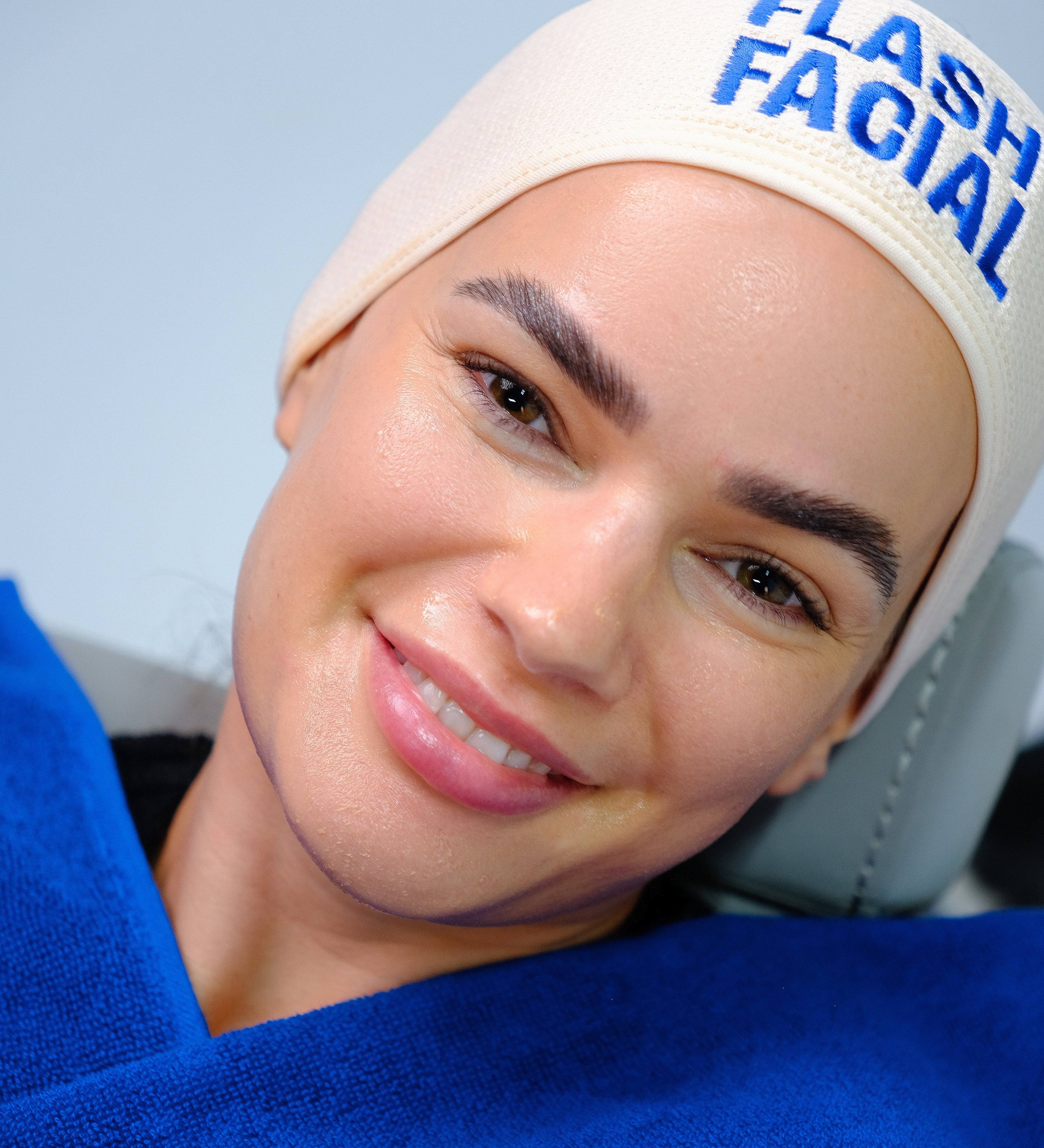 Client receiving a quick 15-minute Hydrafacial at Flash Facial in Dubai Hills Mall — AED 149 walk-in treatment, no booking required