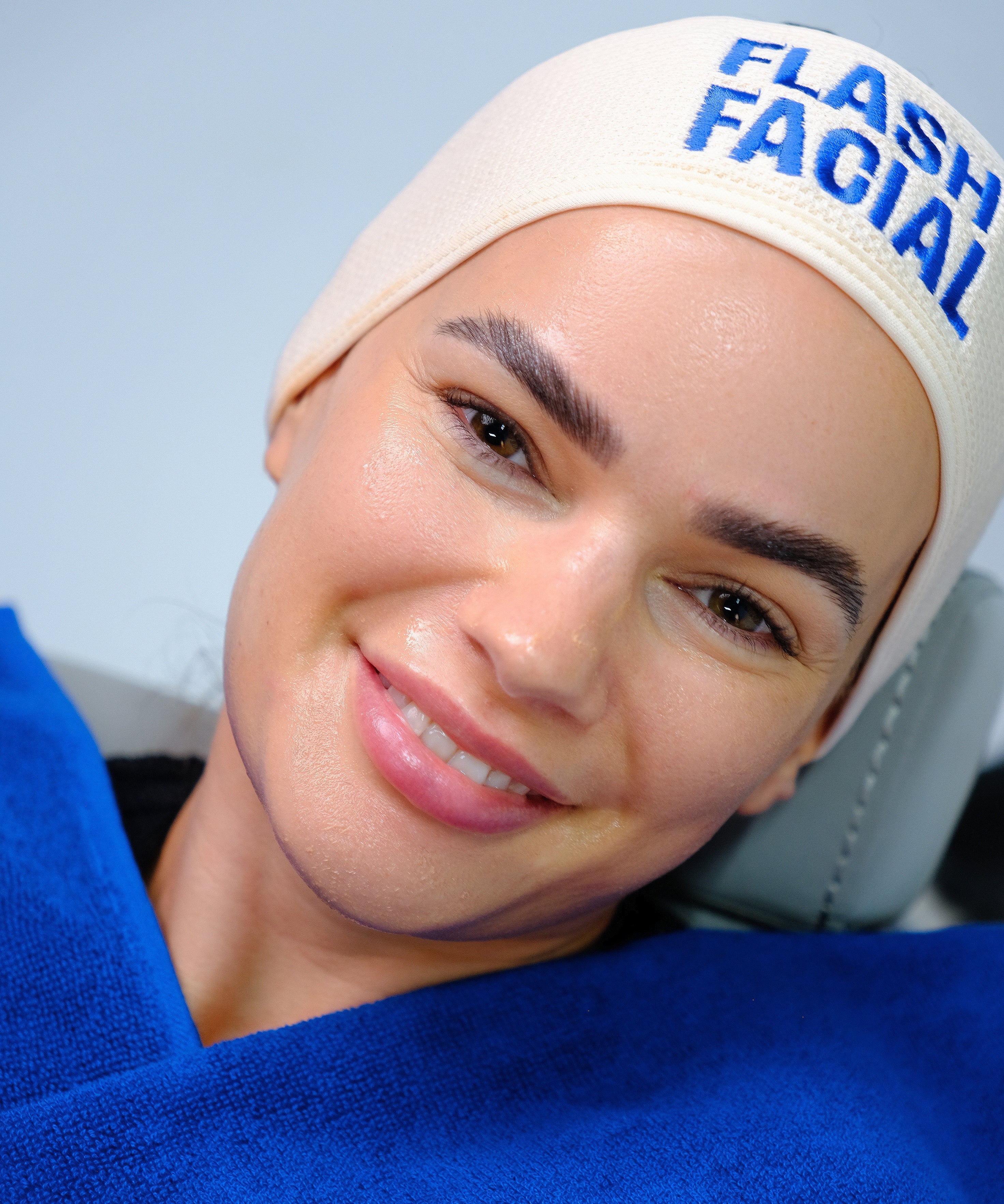 Client receiving a quick 15-minute Hydrafacial at Flash Facial in Dubai Hills Mall — AED 149 walk-in treatment, no booking required