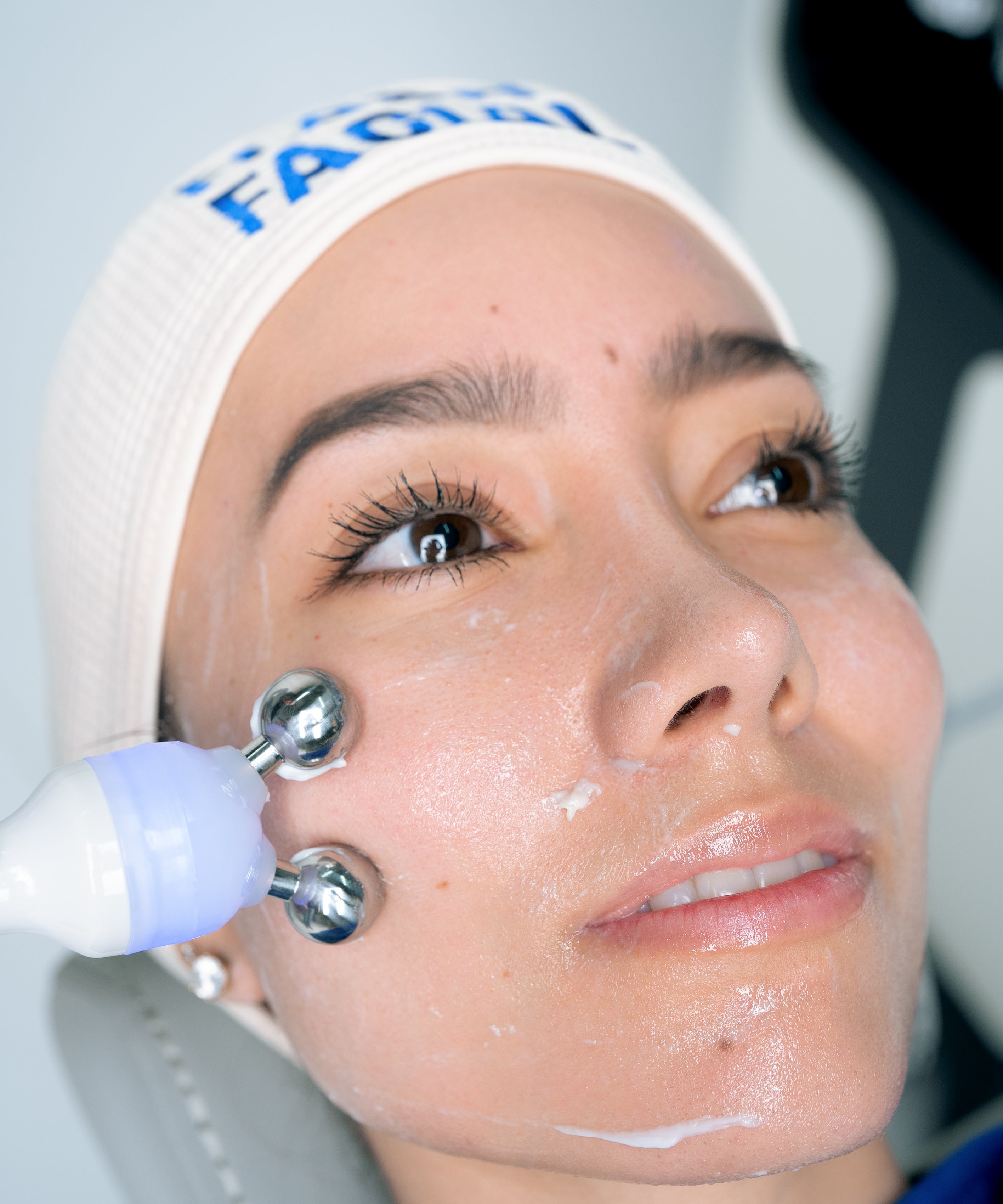 Client receiving a quick 15-minute Hydrafacial at Flash Facial in Dubai Hills Mall — AED 149 walk-in treatment, no booking required