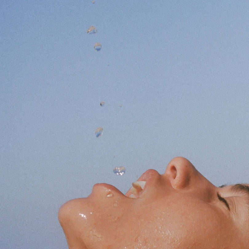 The Difference Between Dehydrated Skin and Dry Skin (And Why It Matters in Dubai)