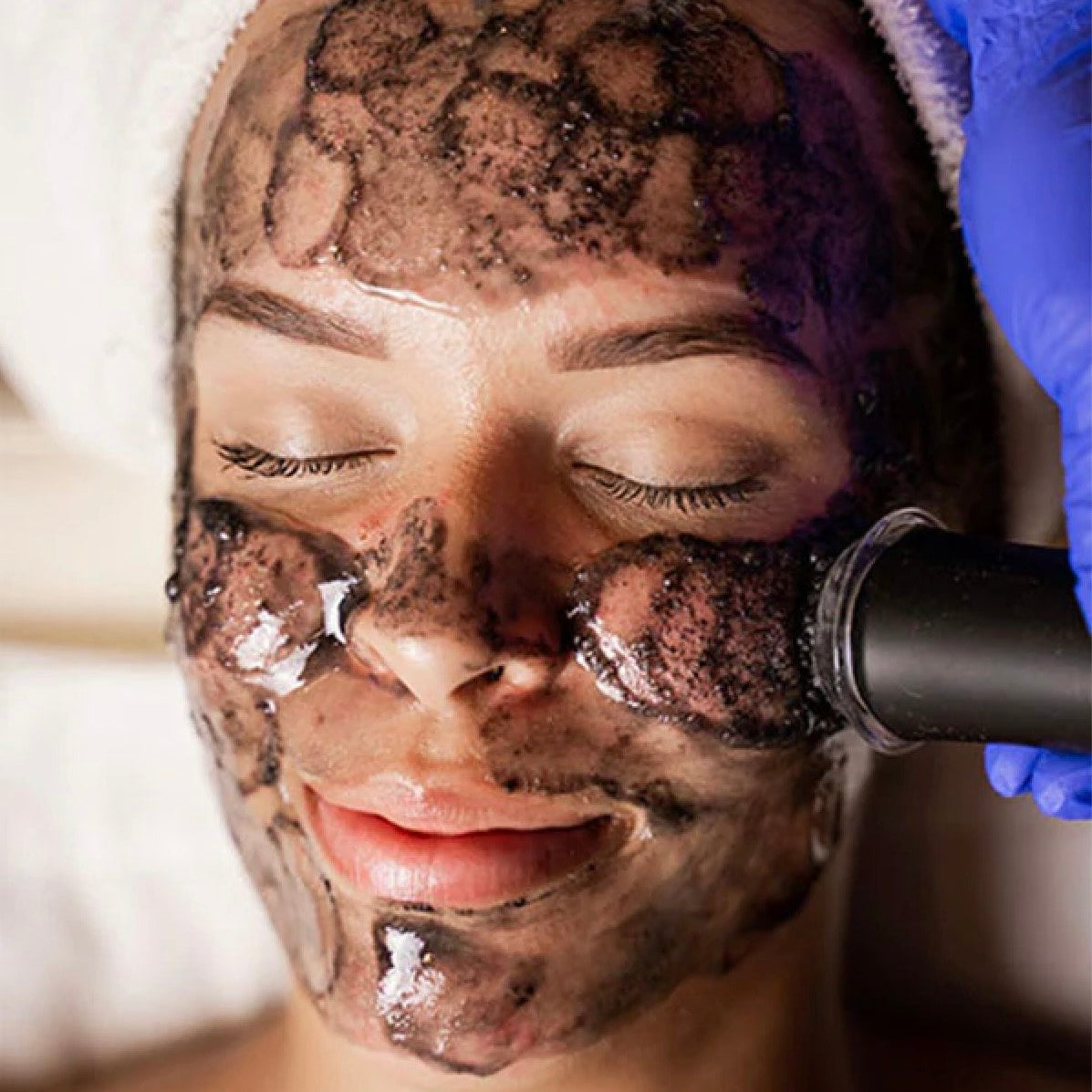 Client receiving a quick 15-minute Hydrafacial at Flash Facial in Dubai Hills Mall — AED 149 walk-in treatment, no booking required