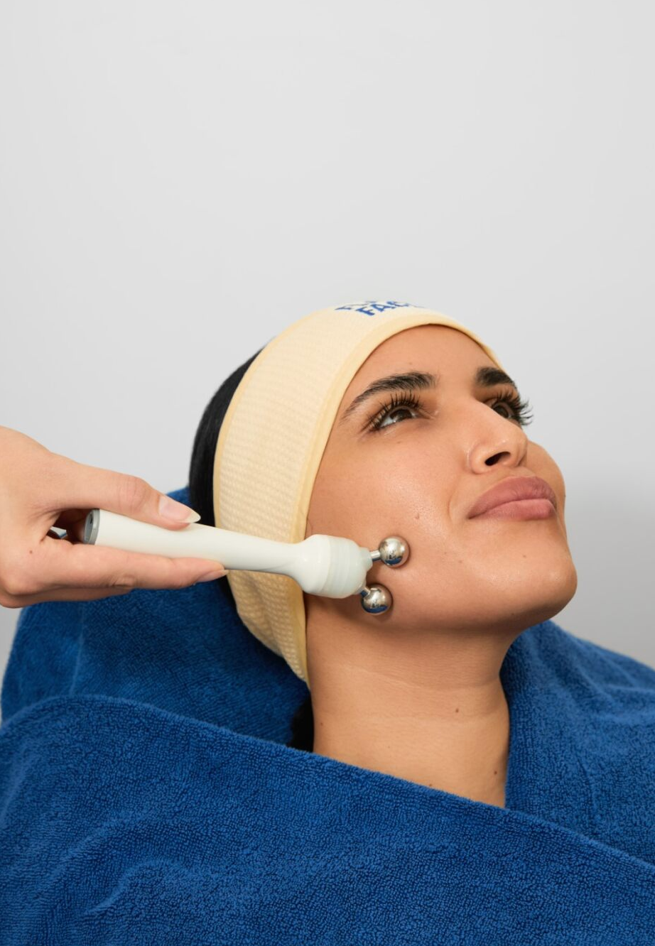 Client receiving a quick 15-minute Hydrafacial at Flash Facial in Dubai Hills Mall — AED 149 walk-in treatment, no booking required