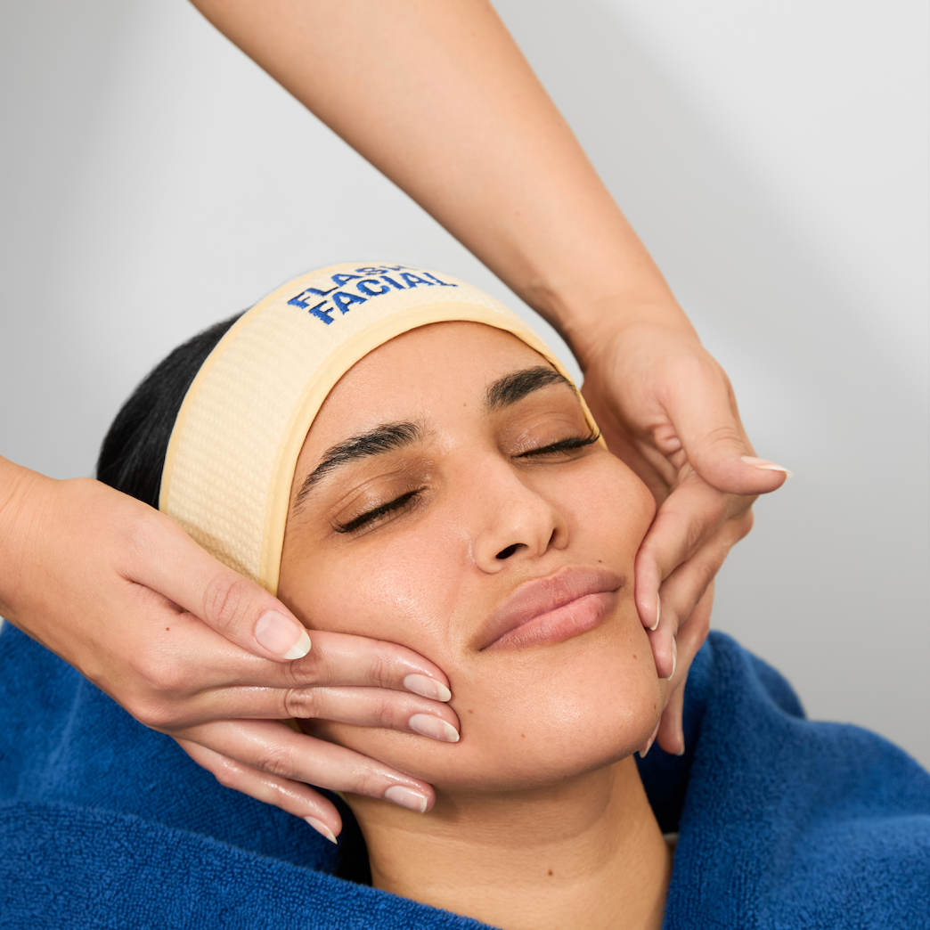 Client receiving a quick 15-minute Hydrafacial at Flash Facial in Dubai Hills Mall — AED 149 walk-in treatment, no booking required